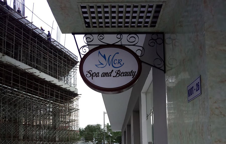 Thi công bảng vẫy led quảng cáo MCR spa and beauty tại Nha Trang